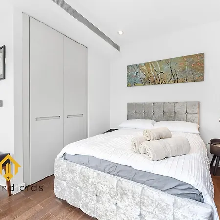 Modern 1 Bedroom Flat In The Heart Of Battersea Лондон Экстерьер фото